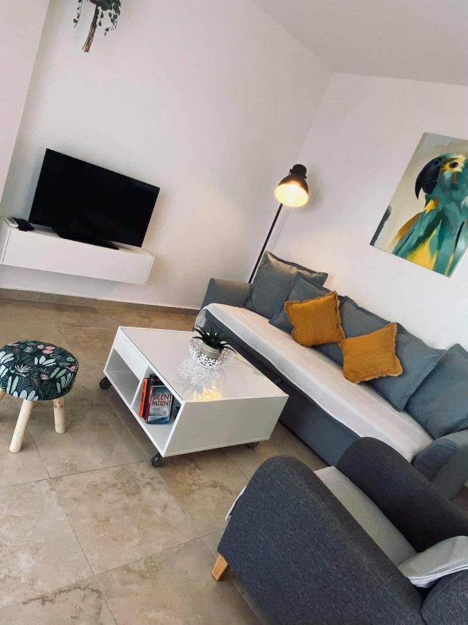 Arbutus - Relaxing Apartment With Fantastic Views เยโอริยิอูโปลิส ภายนอก รูปภาพ