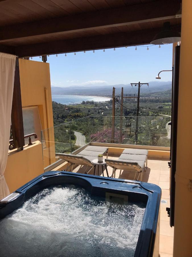 Arbutus - Relaxing Apartment With Fantastic Views เยโอริยิอูโปลิส ภายนอก รูปภาพ